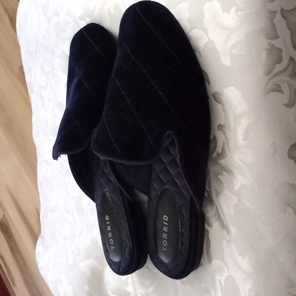 Torrid Blue Velvet Slides, Size 8W - Picture 2 of 3